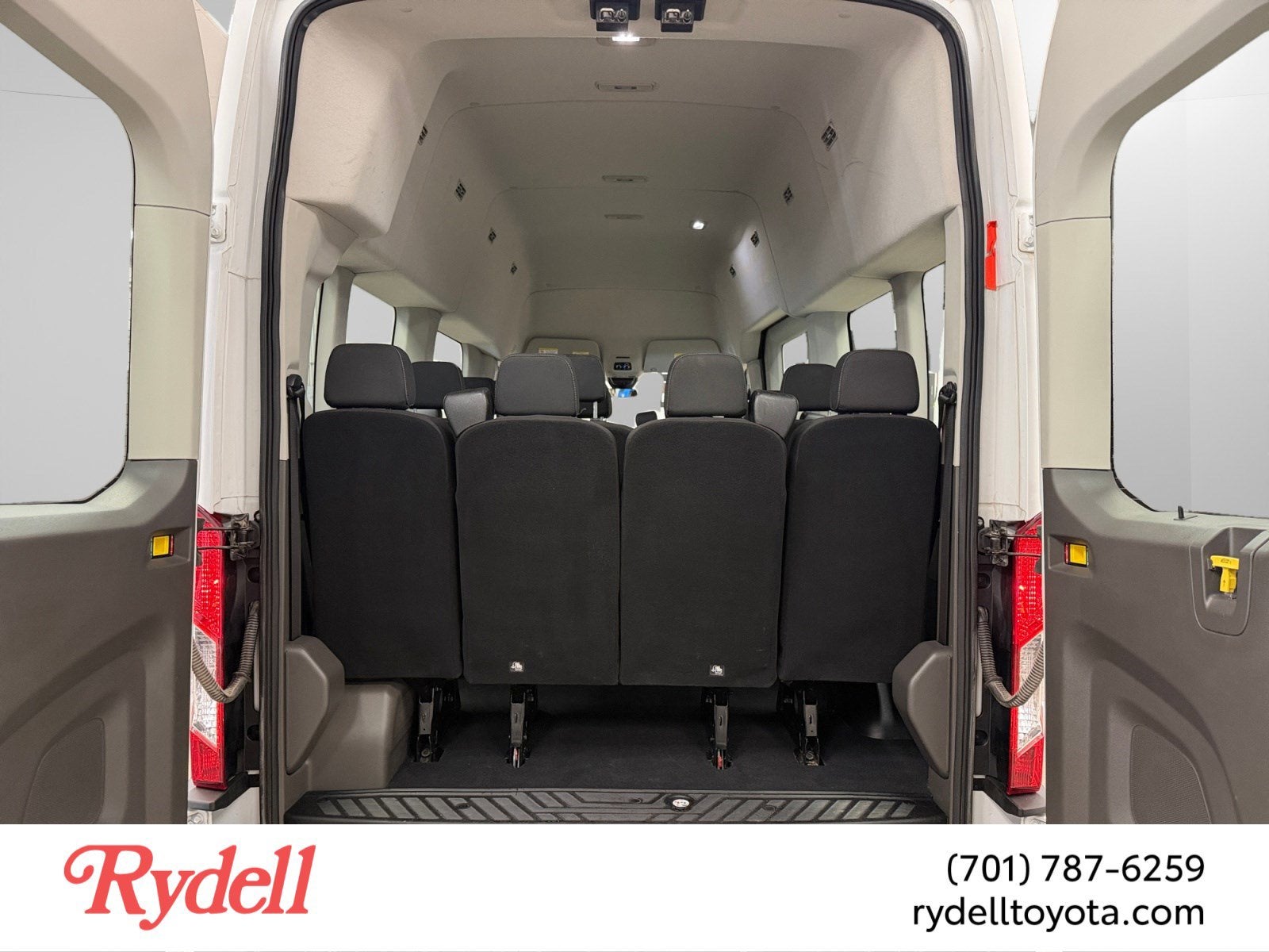 2022 Ford Transit Passenger Wagon XLT