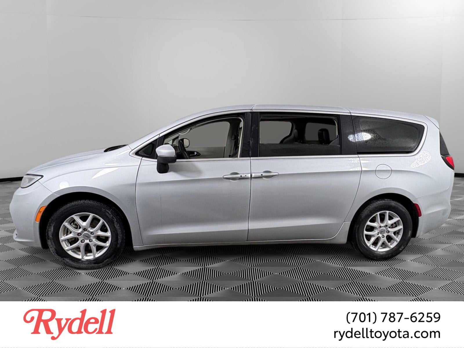 2023 Chrysler Pacifica Touring L