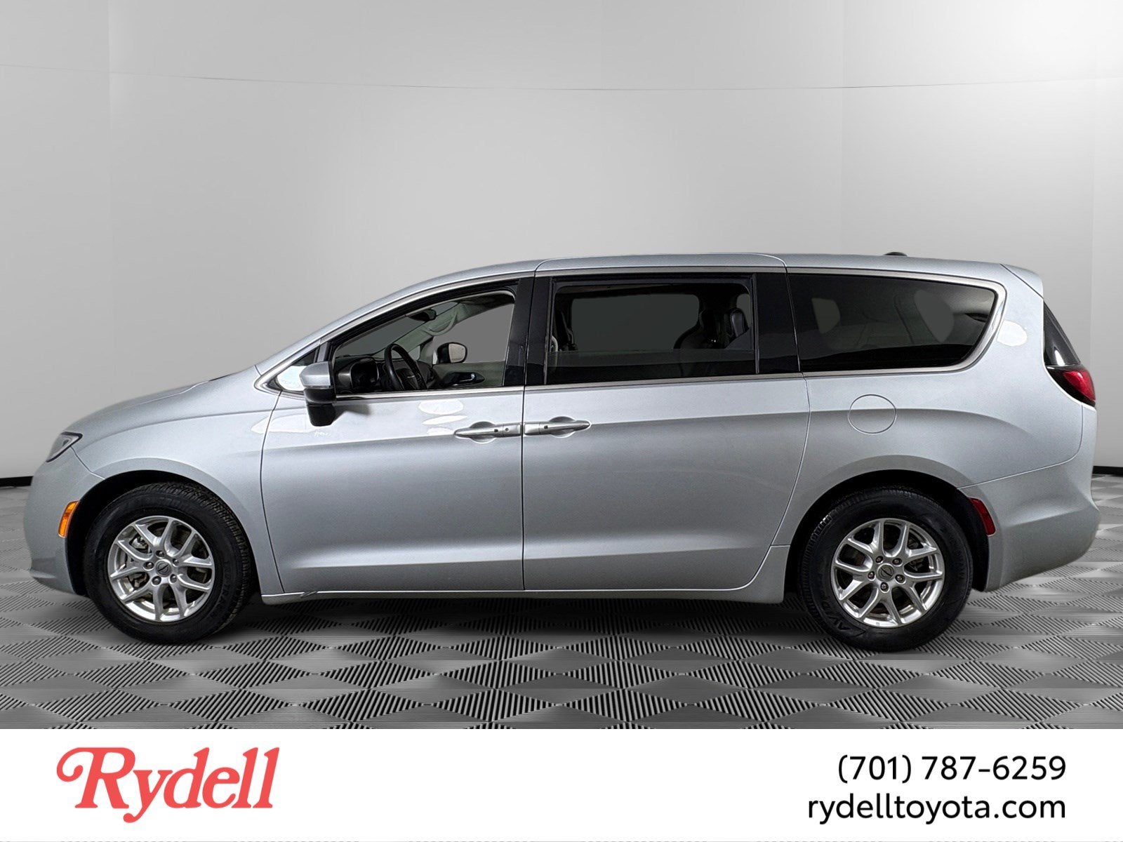 2023 Chrysler Pacifica Touring L