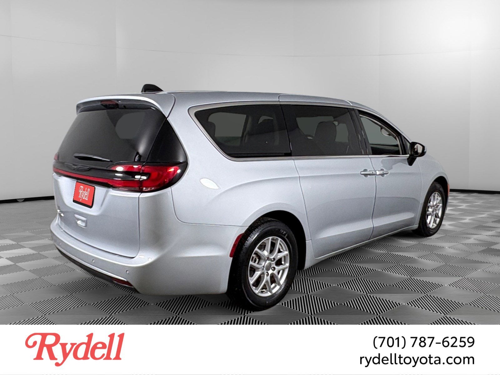 2023 Chrysler Pacifica Touring L