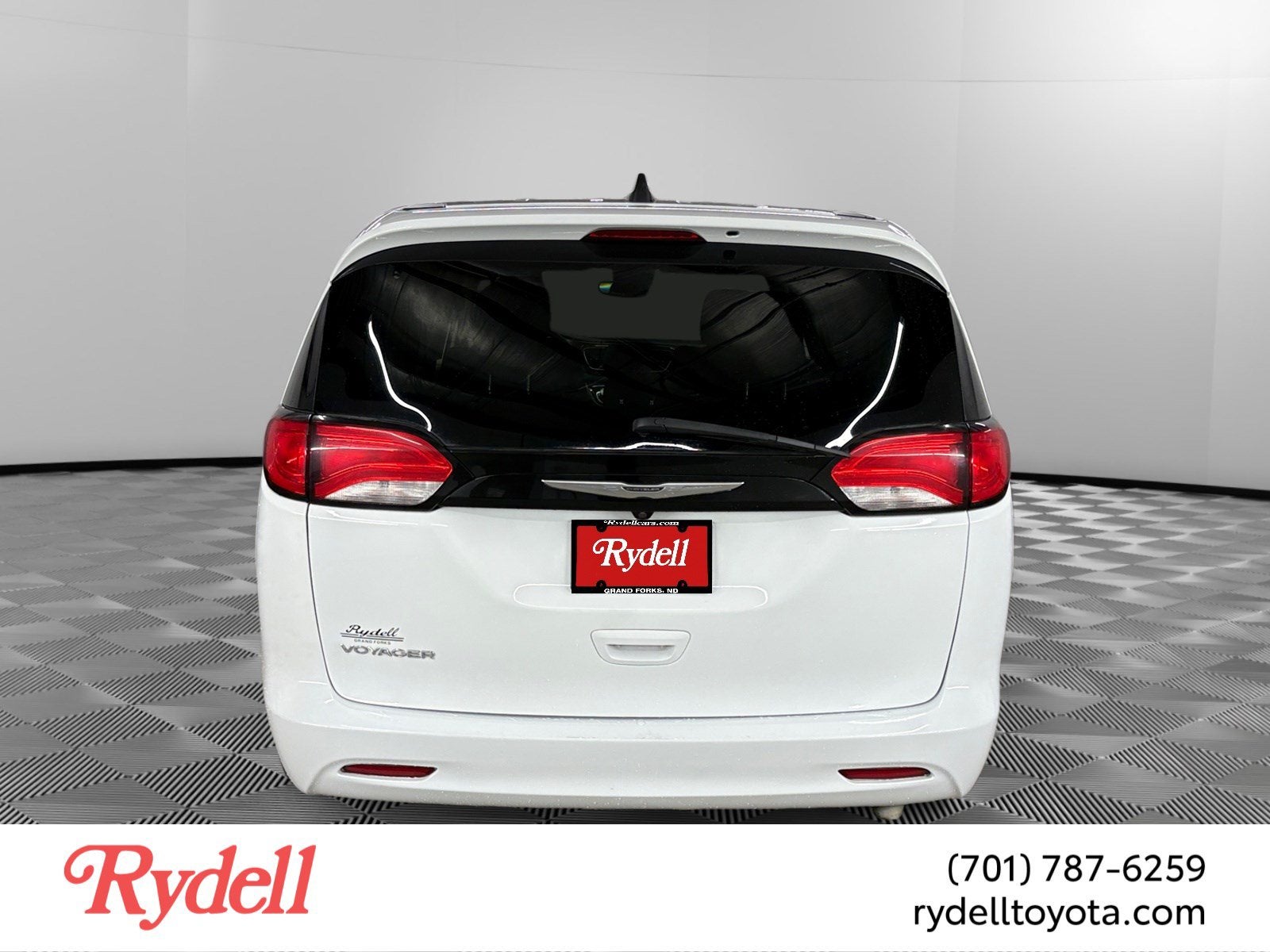 2023 Chrysler Voyager LX