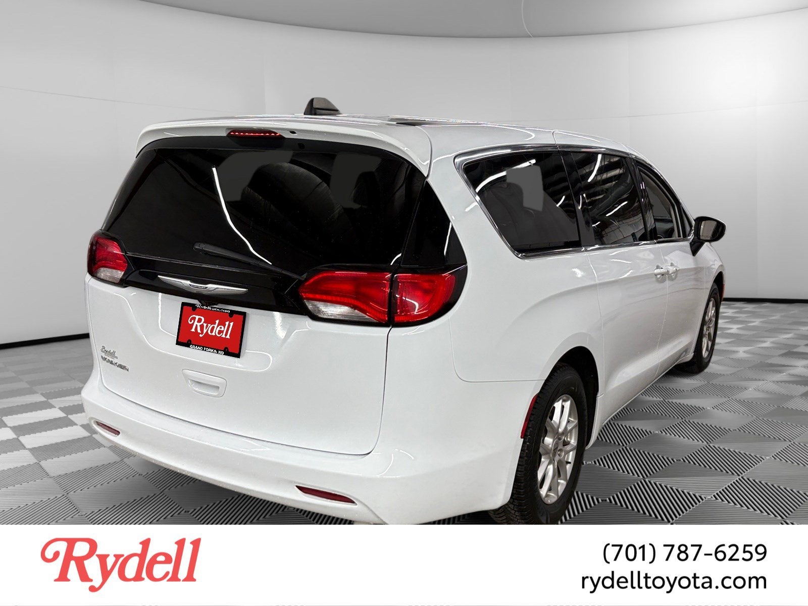 2023 Chrysler Voyager LX