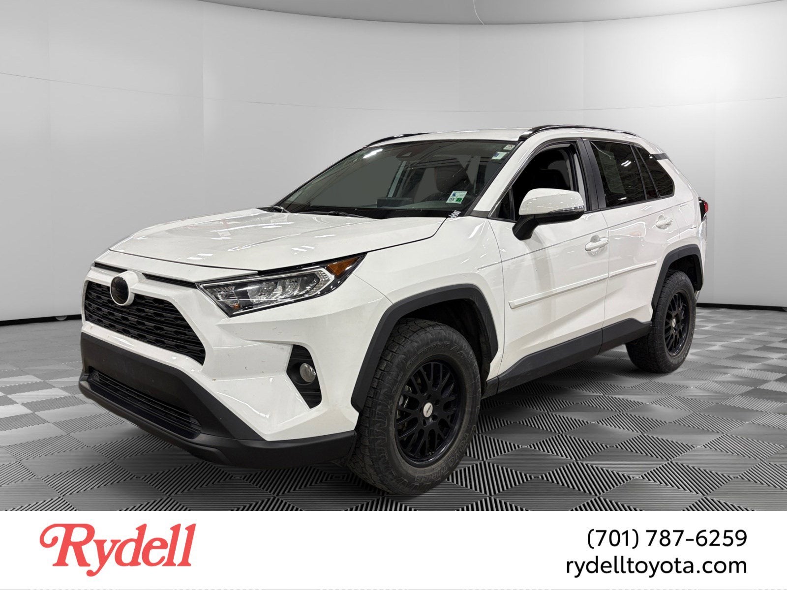 2021 Toyota RAV4 XLE FWD's photo