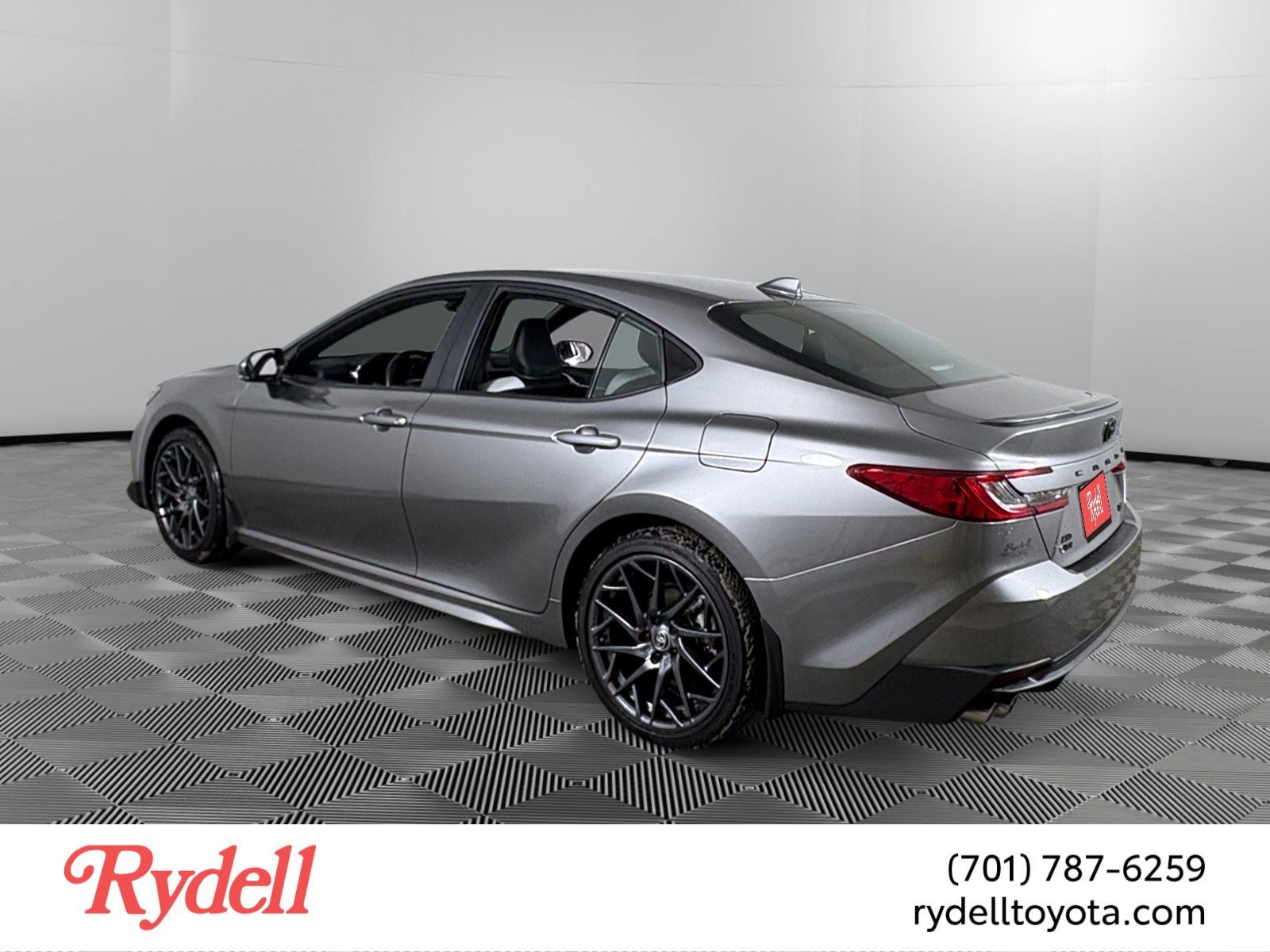 2025 Toyota Camry SE Hyb