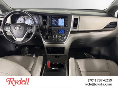 2020 Toyota Sienna XLE