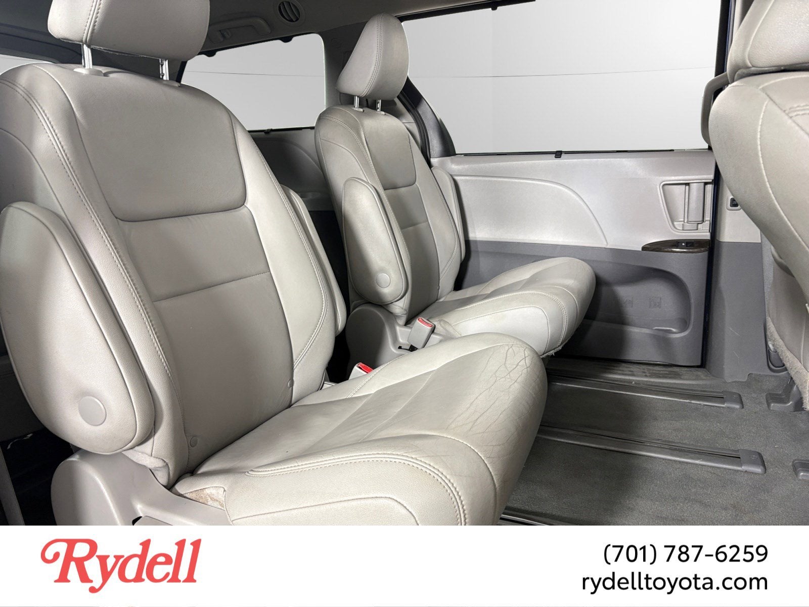 2020 Toyota Sienna XLE