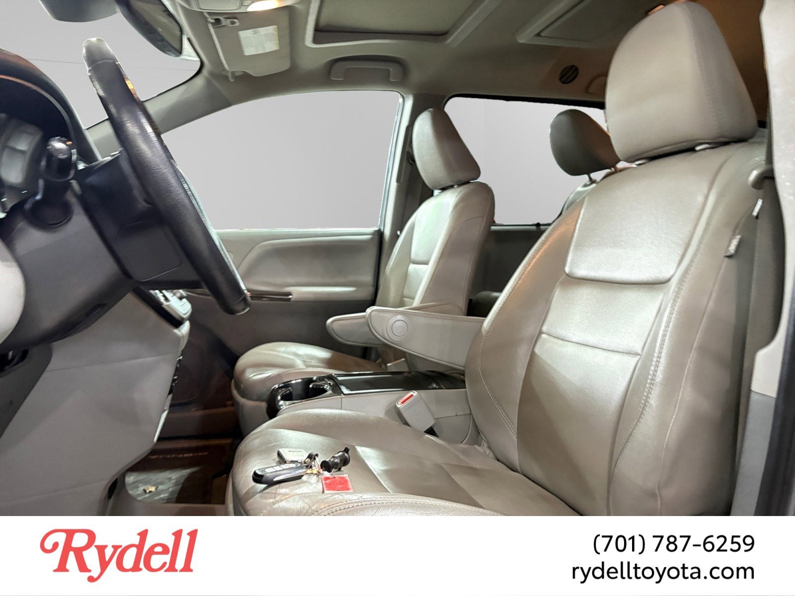 2020 Toyota Sienna XLE