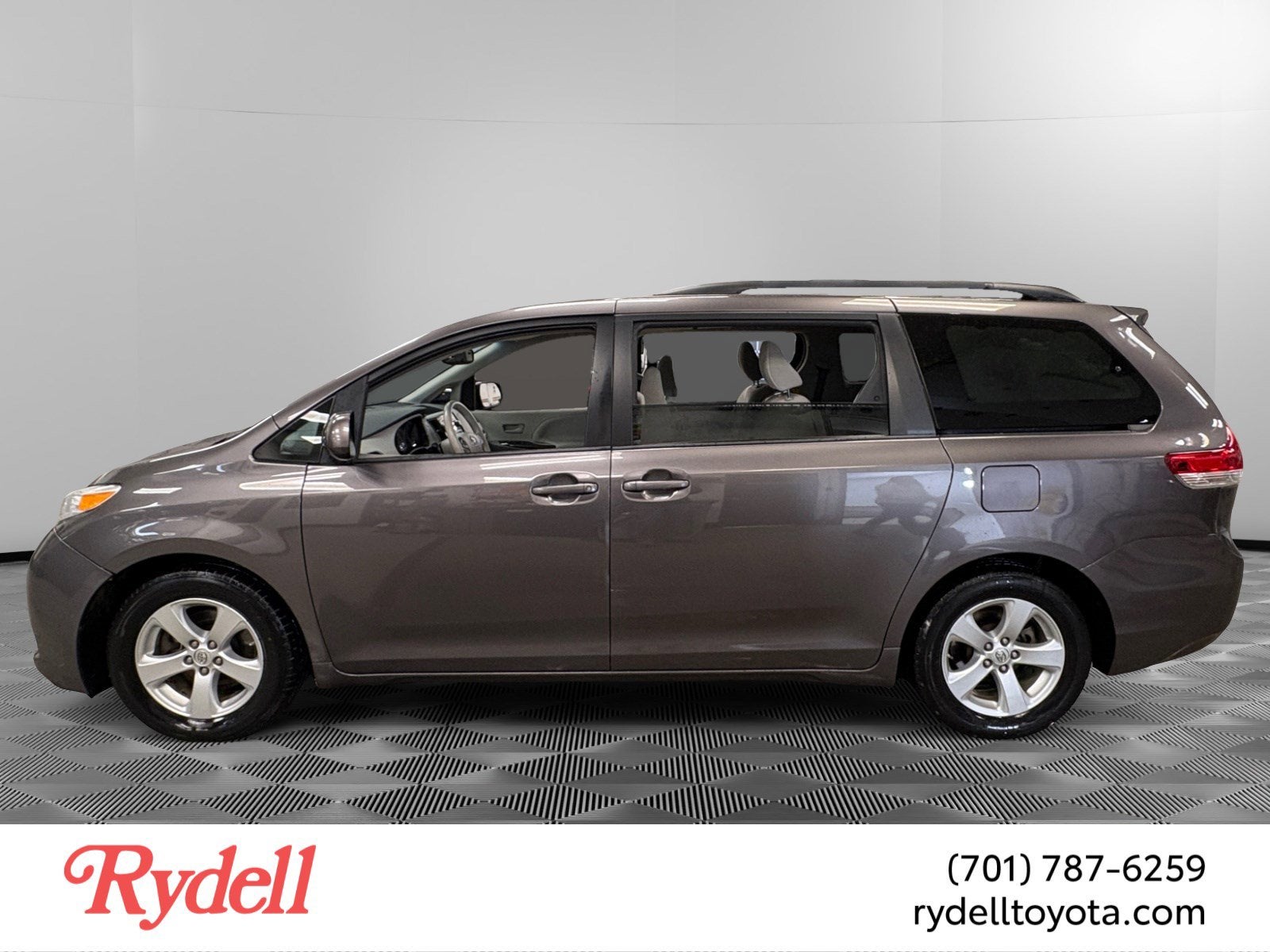 2013 Toyota Sienna LE