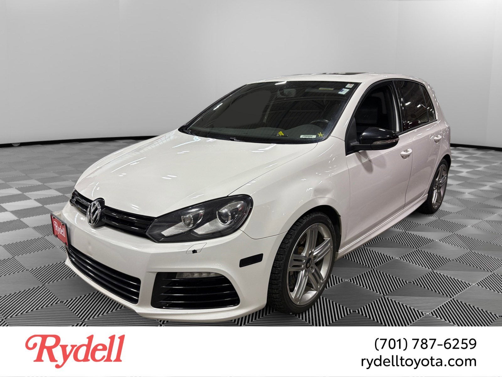 2012 Volkswagen Golf R w/Sunroof & Navi