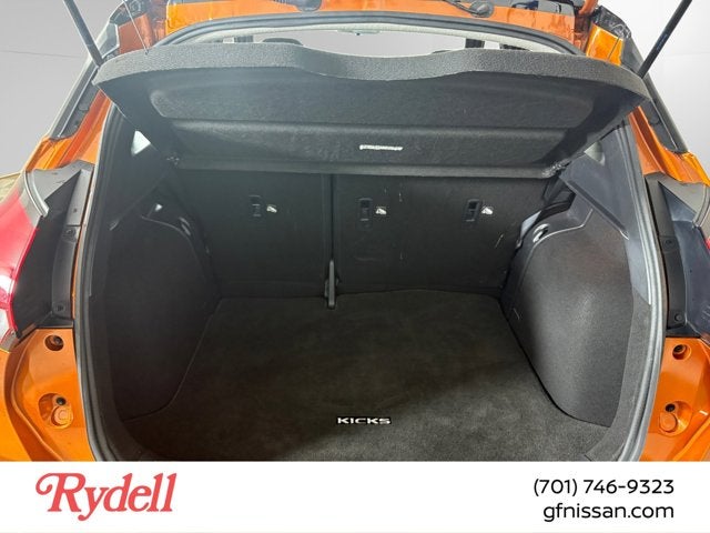 2023 Nissan Kicks SR