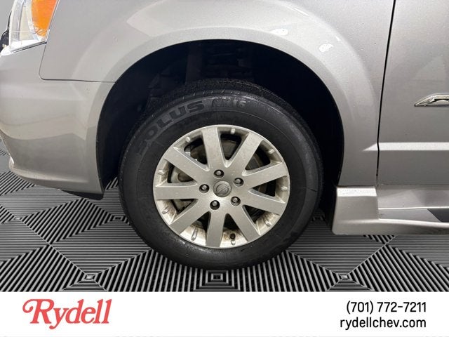 2016 Chrysler Town & Country Touring